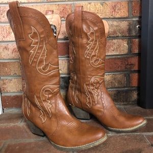 Very Volatile Western Boots